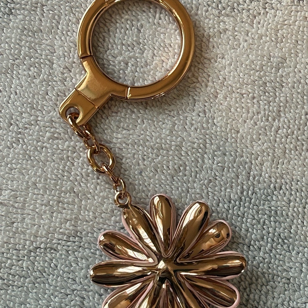 Kate Spade Pink Daisy Keychain with Gold Details - Picture 6 of 9